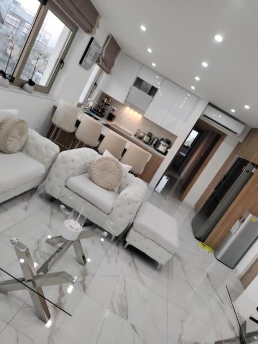 Appartement Luxury In 2 Bedroom 1 Balcony Larnaca